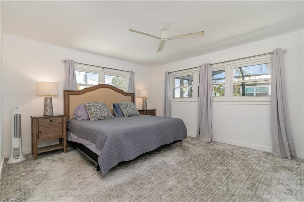 240 Driftwood LN-17