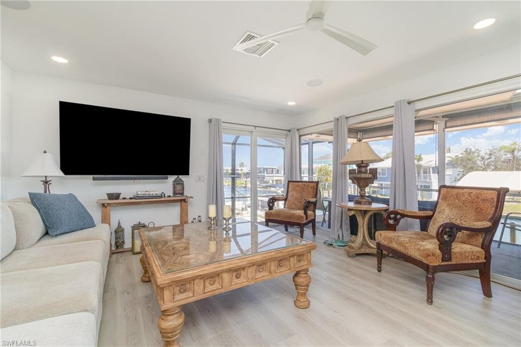240 Driftwood LN-10