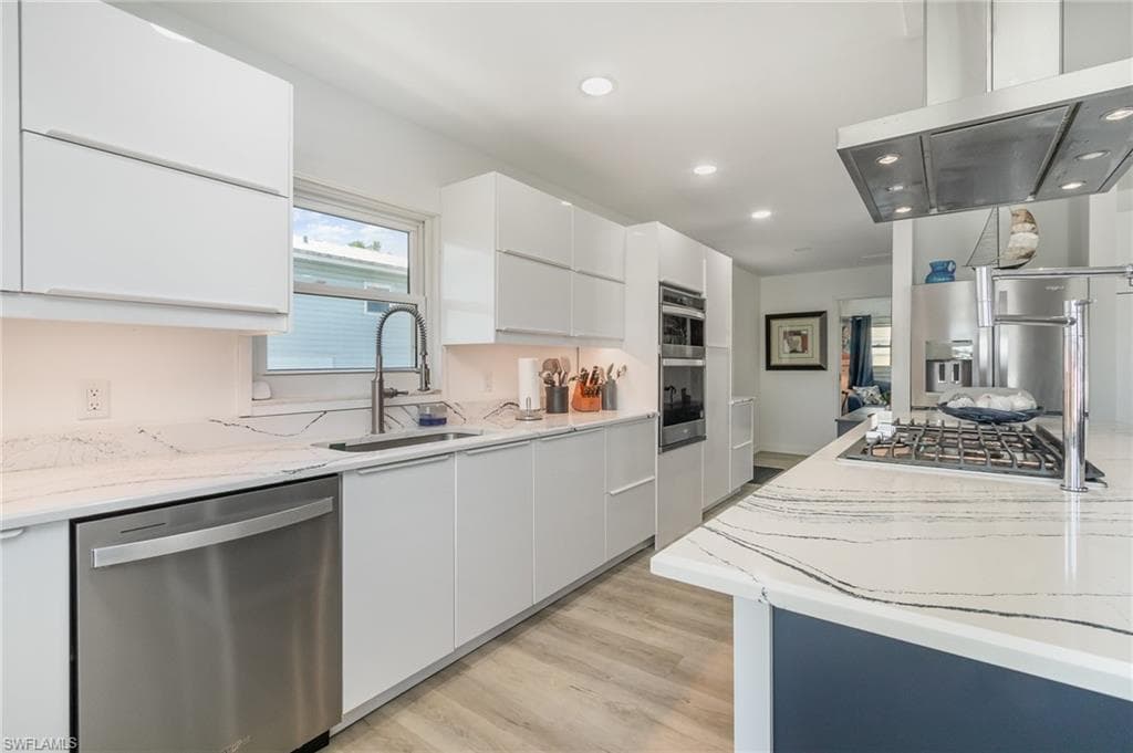 240 Driftwood LN-8