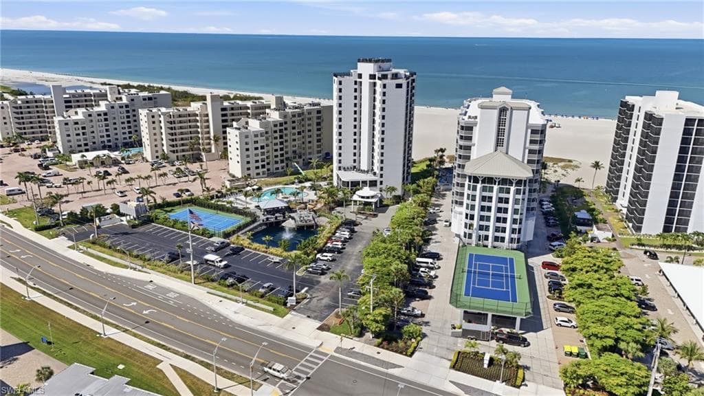1 Fairview BLVD-36