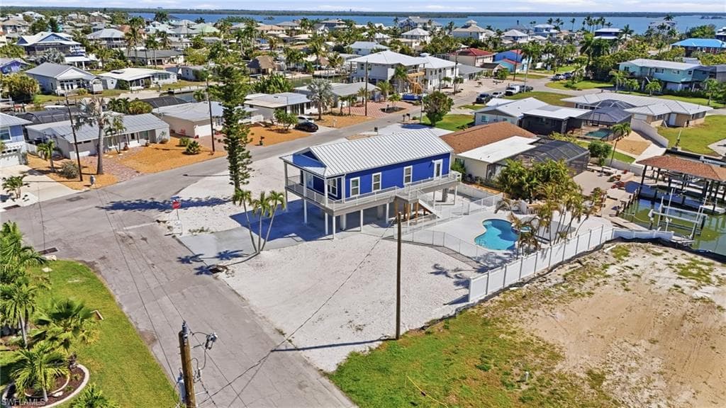 1 Fairview BLVD-32