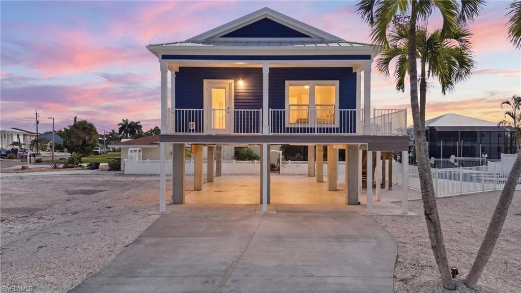1 Fairview BLVD-28