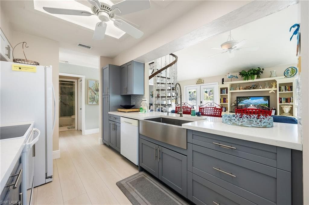 424 Lagoon DR-13