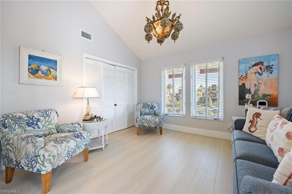 424 Lagoon DR-17