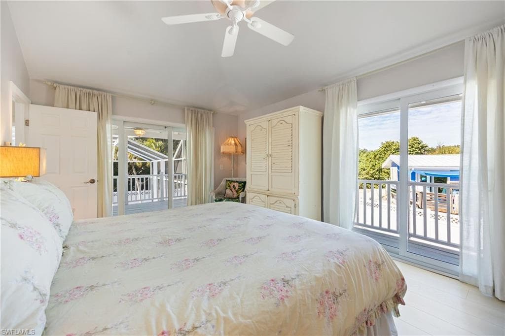 424 Lagoon DR-22