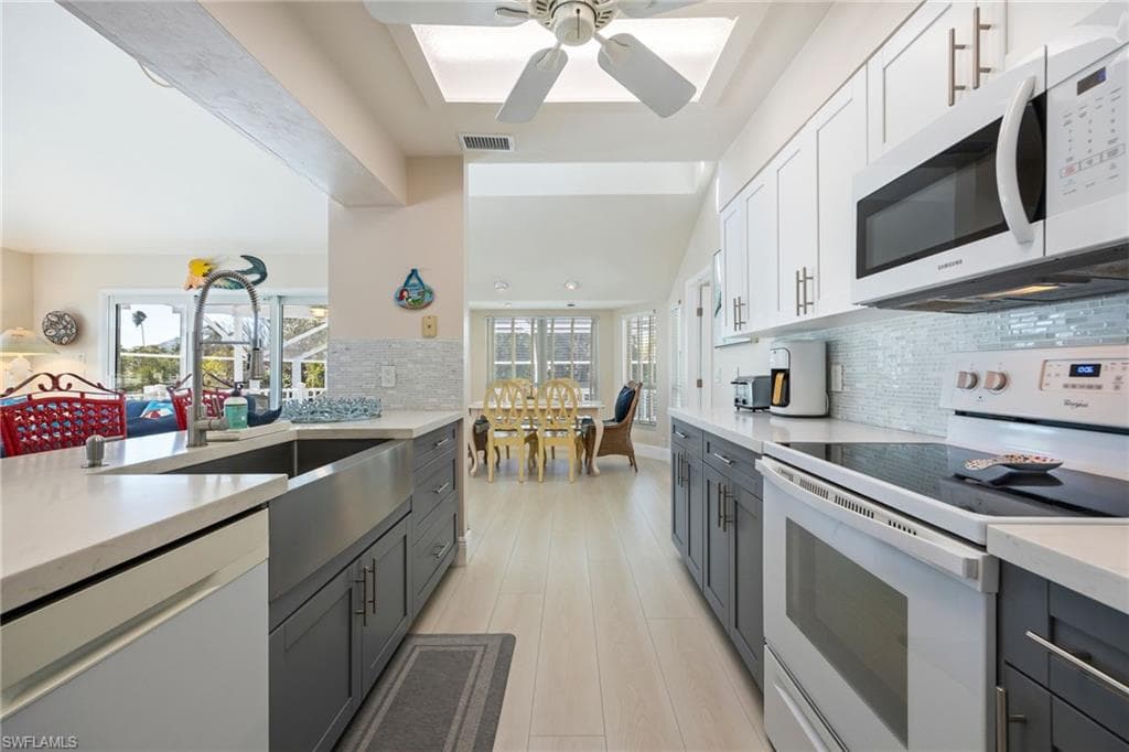 424 Lagoon DR-15