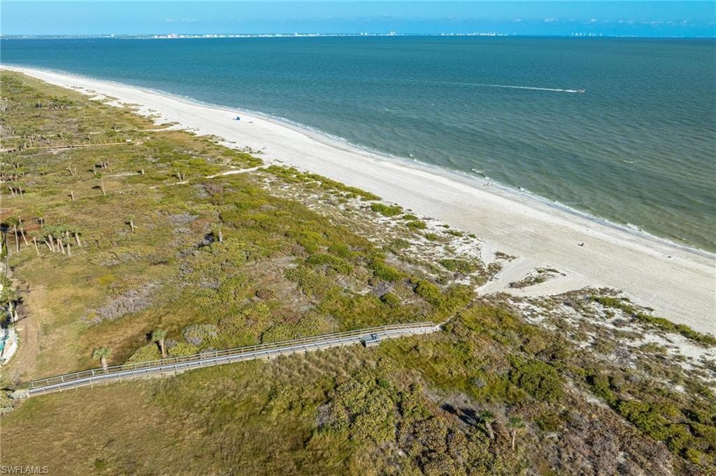 424 Lagoon DR-44