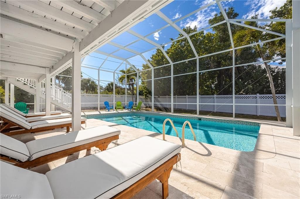 424 Lagoon DR-35