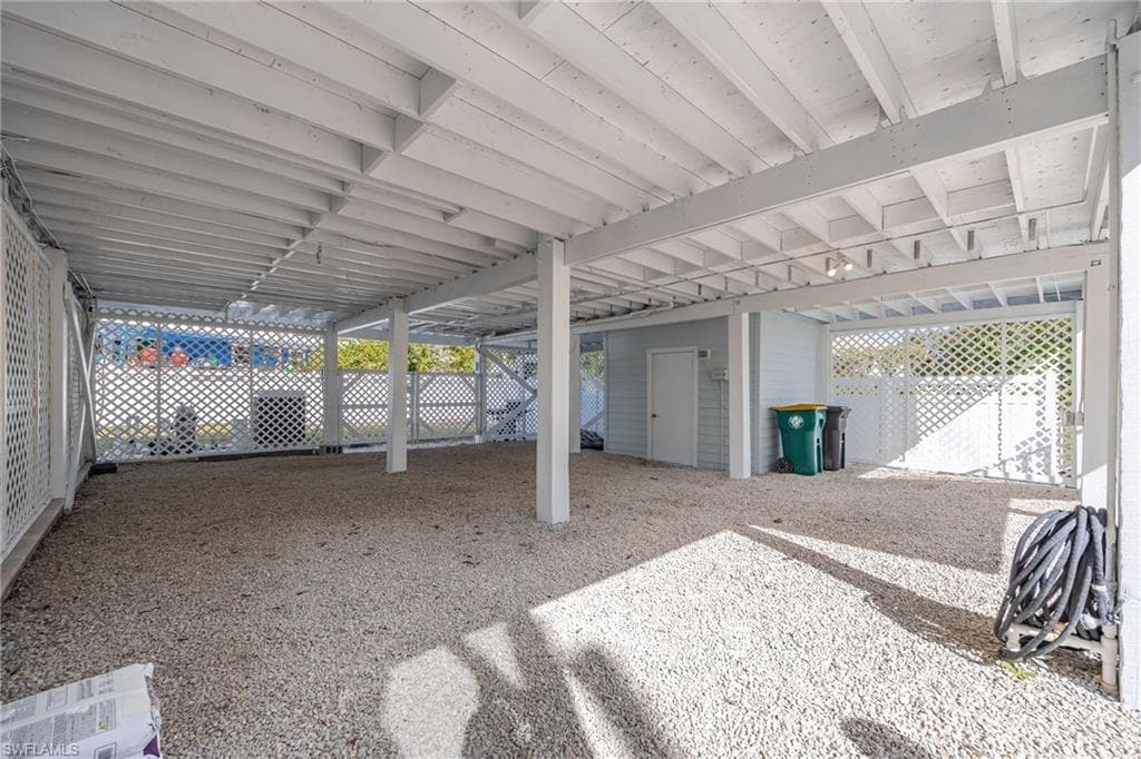 424 Lagoon DR-4