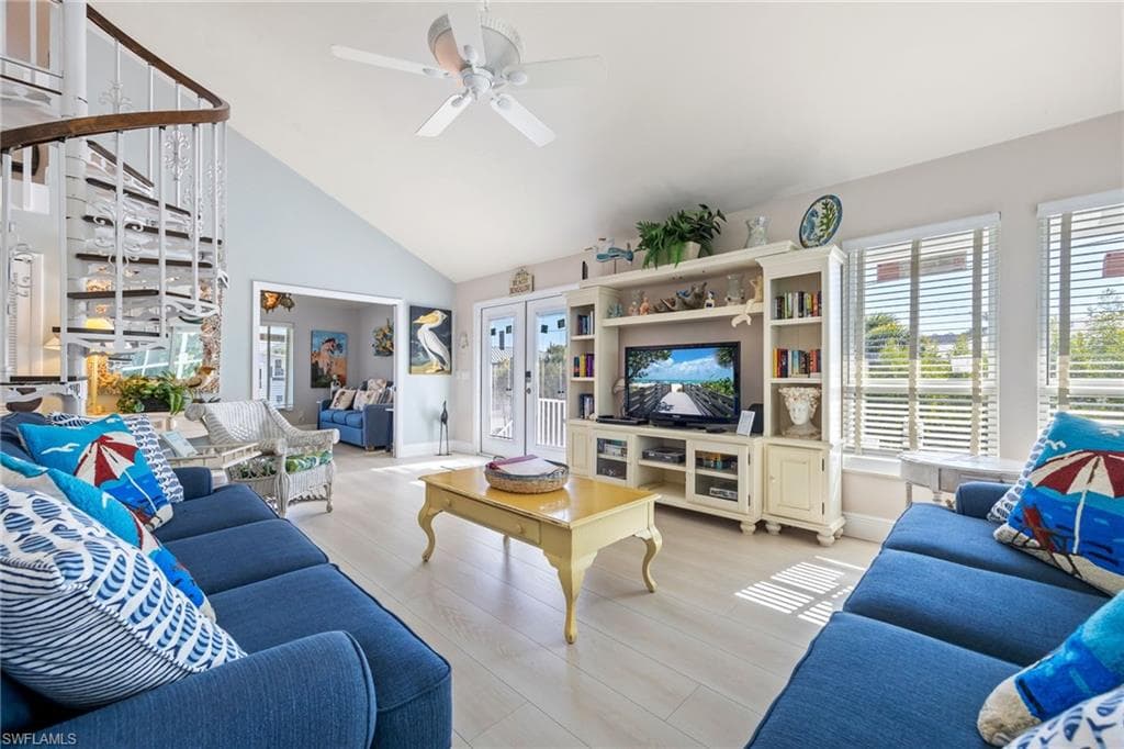 424 Lagoon DR-8