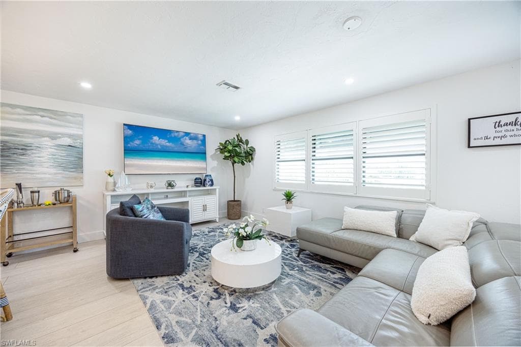 493 Willet AVE-5