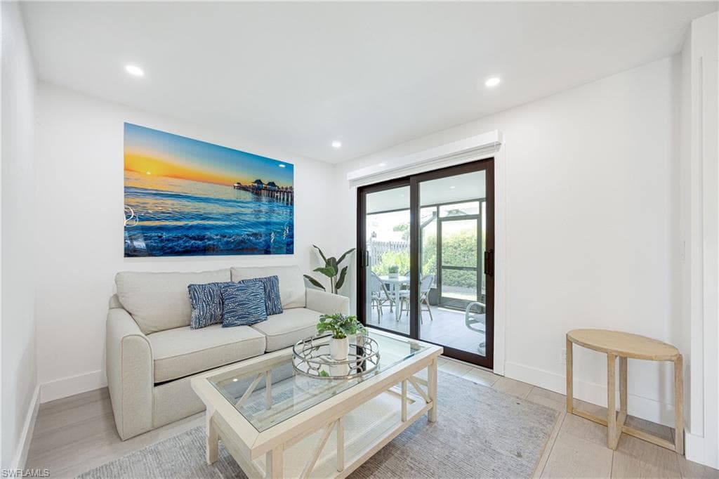 493 Willet AVE-14