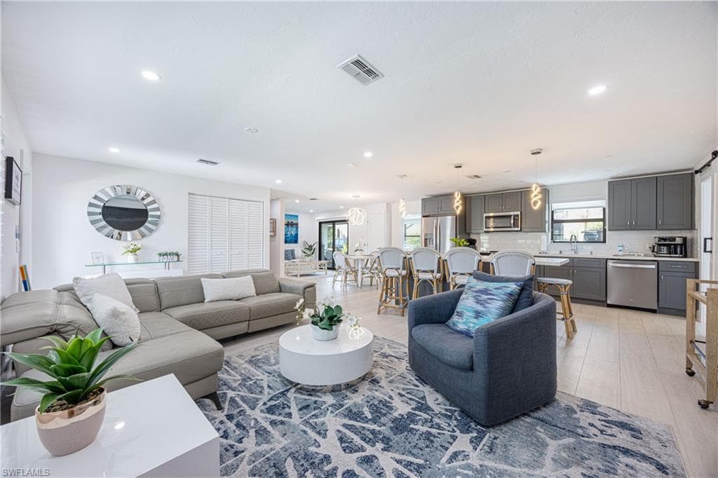 493 Willet AVE-4