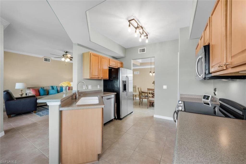 12033 Covent Garden CT 2403-6