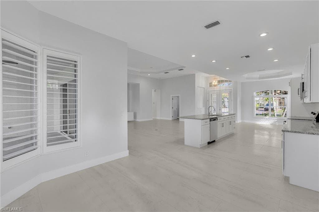 11099 Sea Tropic LN-17
