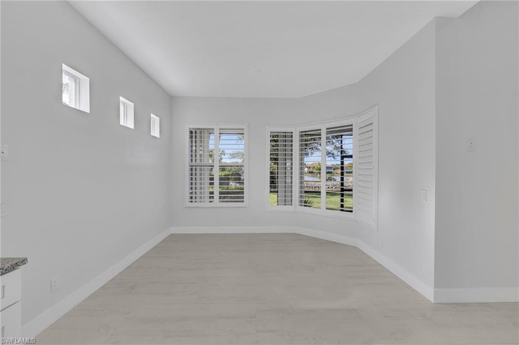 11099 Sea Tropic LN-16