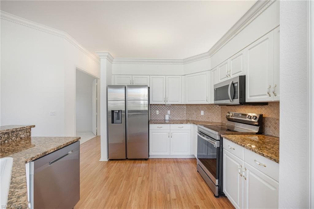 3733 Royal Wood BLVD-13