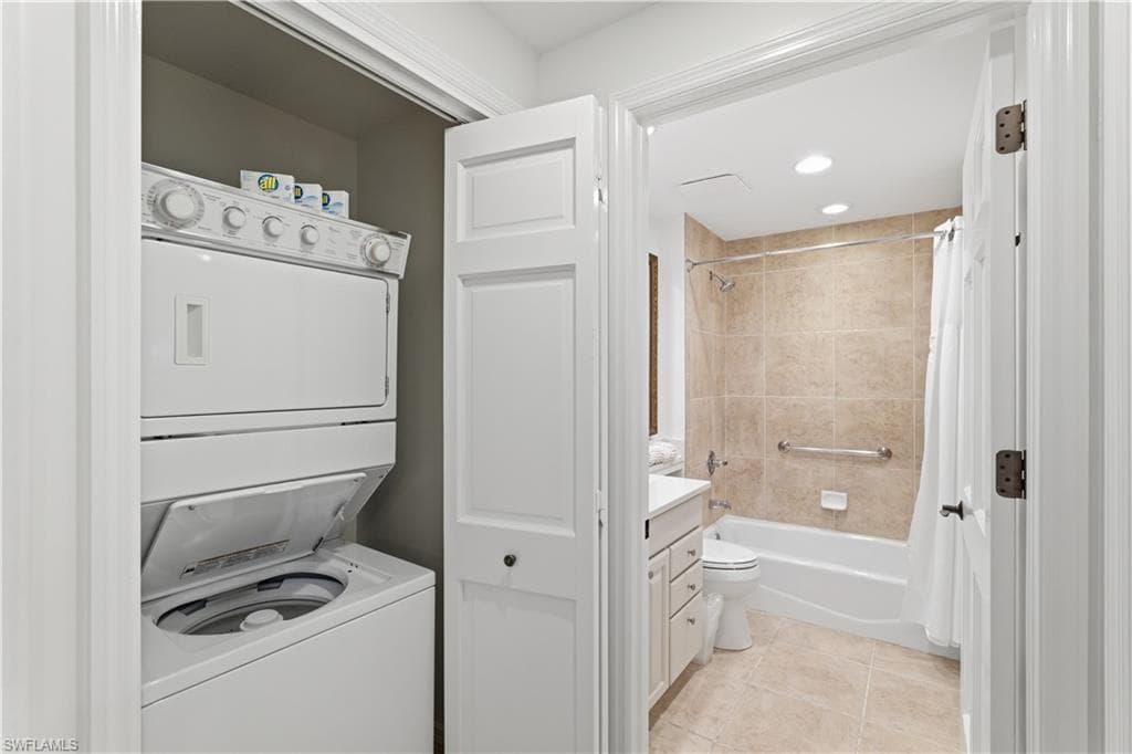 221 9th ST S 207-28