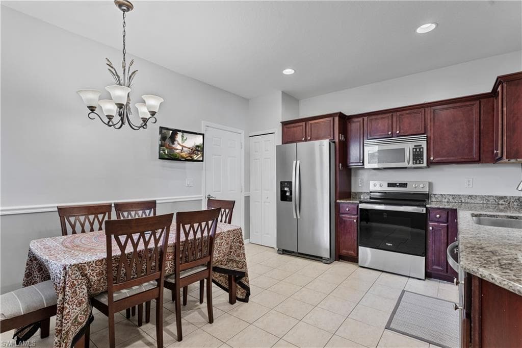 9544 Roundstone CIR-10