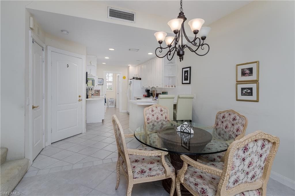 5353 Cove CIR-22
