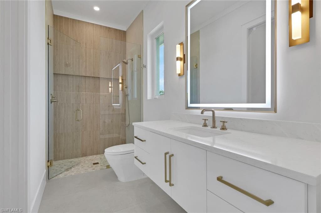 215 1st ST-18