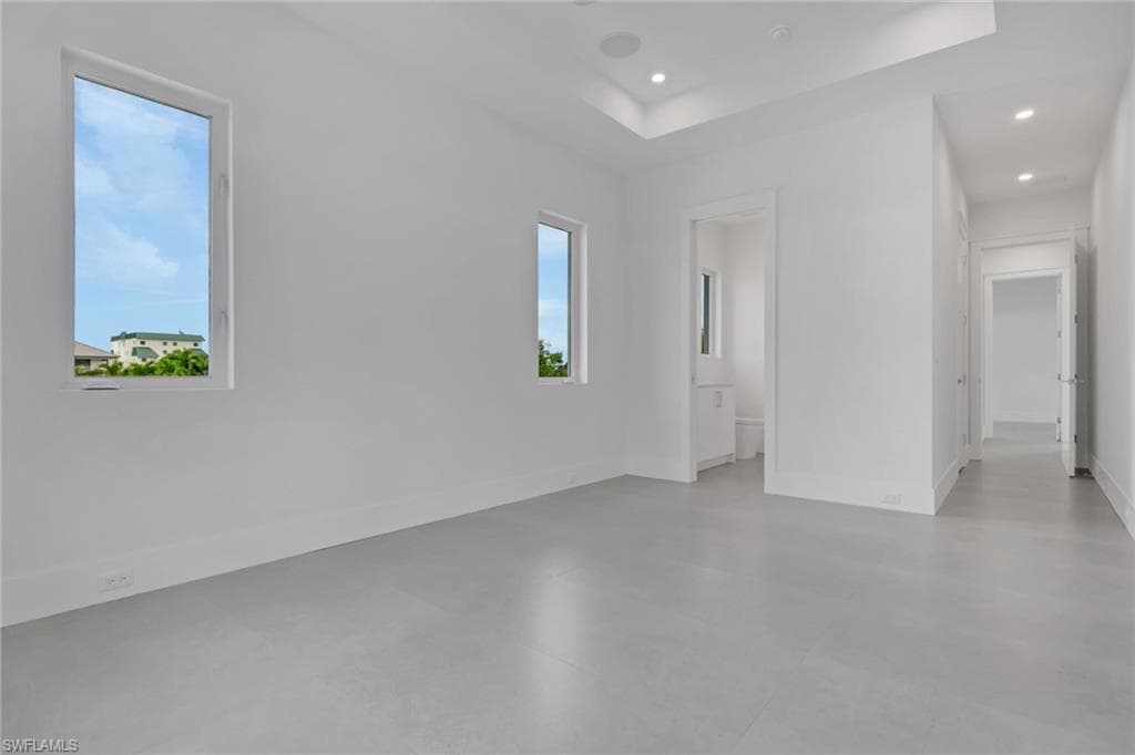 215 1st ST-21