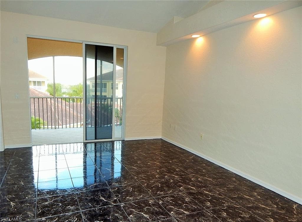 1113 Van Loon Commons CIR 304-8