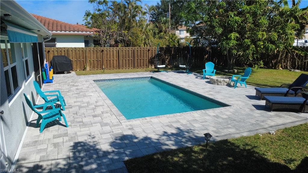 560 E Valley DR-18