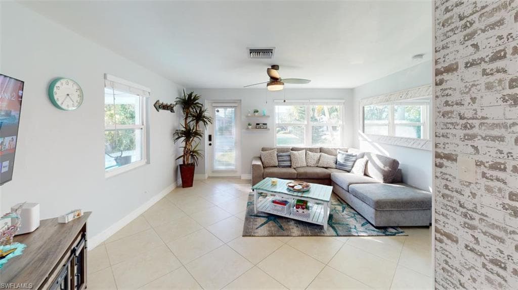 560 E Valley DR-4