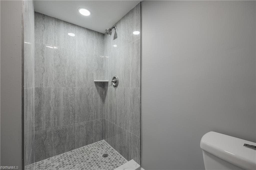 2244 Winkler AVE 207-19