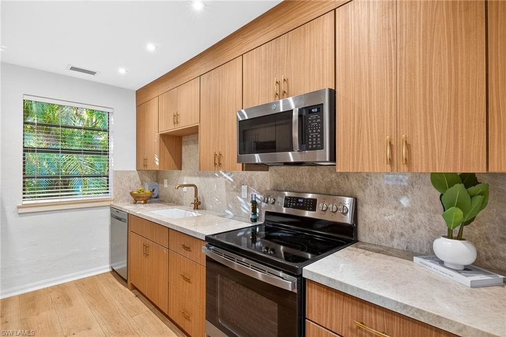 1275 8TH AVE N-11