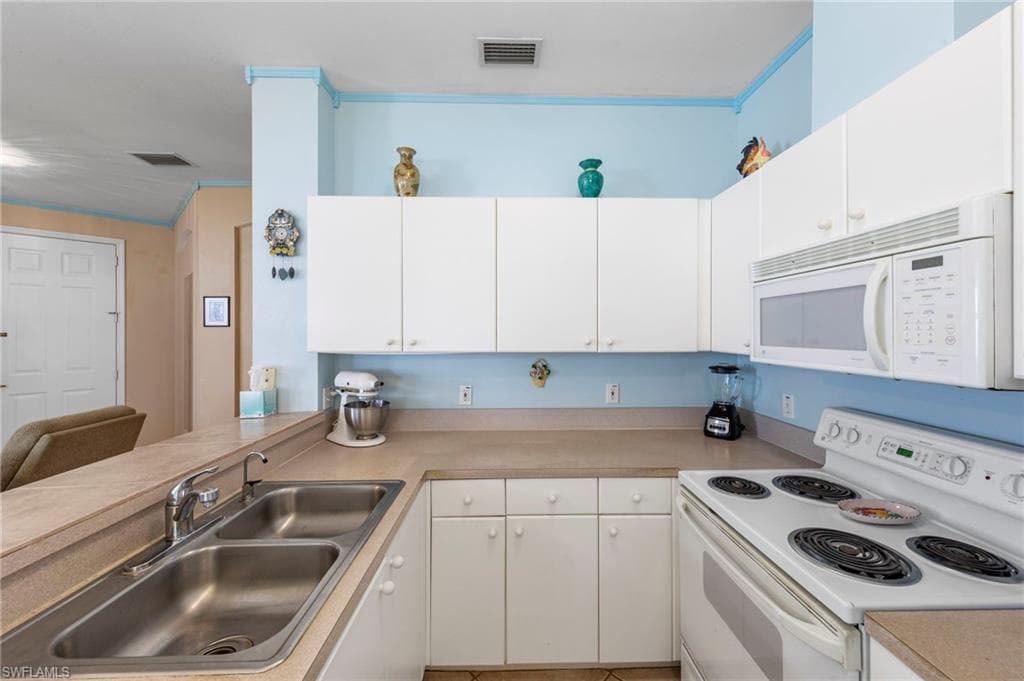 9410 Village View BLVD-10
