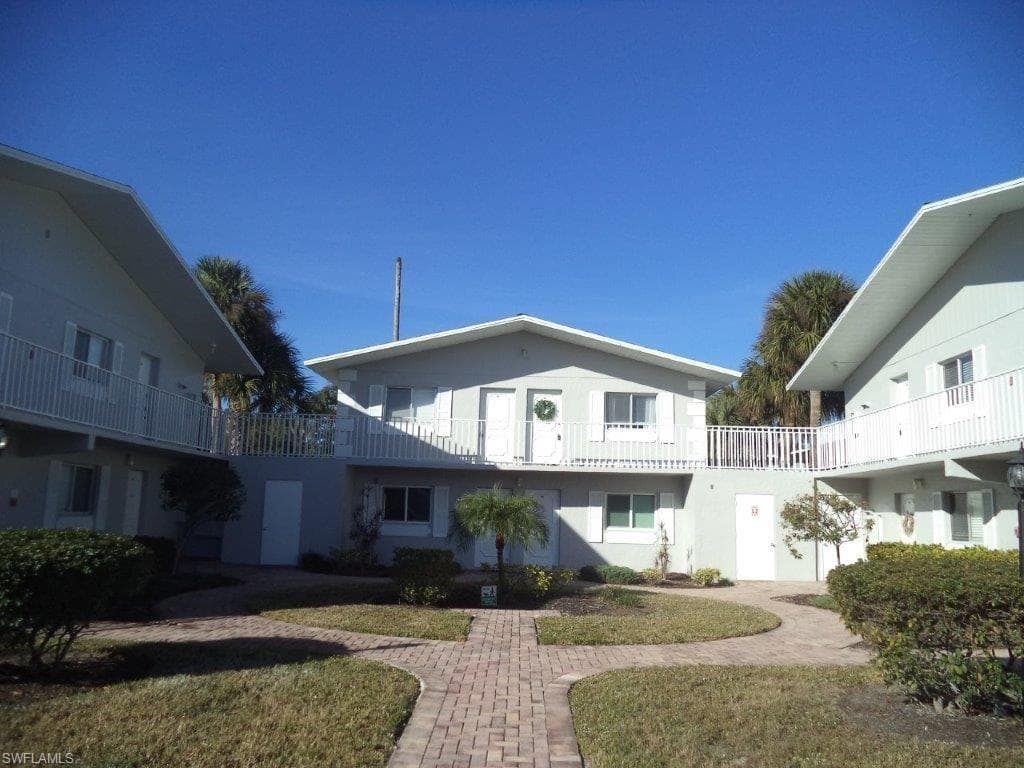 8071 Country RD 205-1