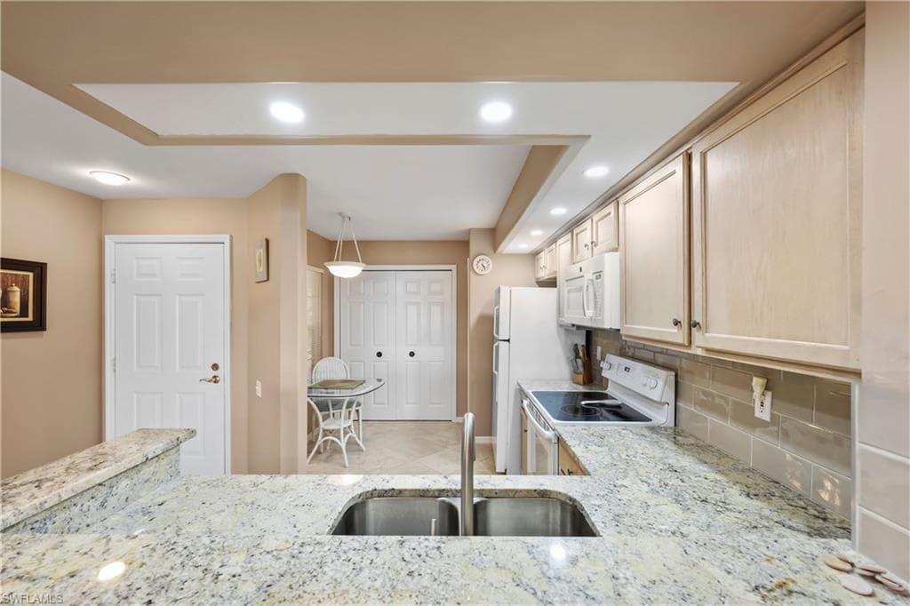 28064 Cavendish CT 2404-4