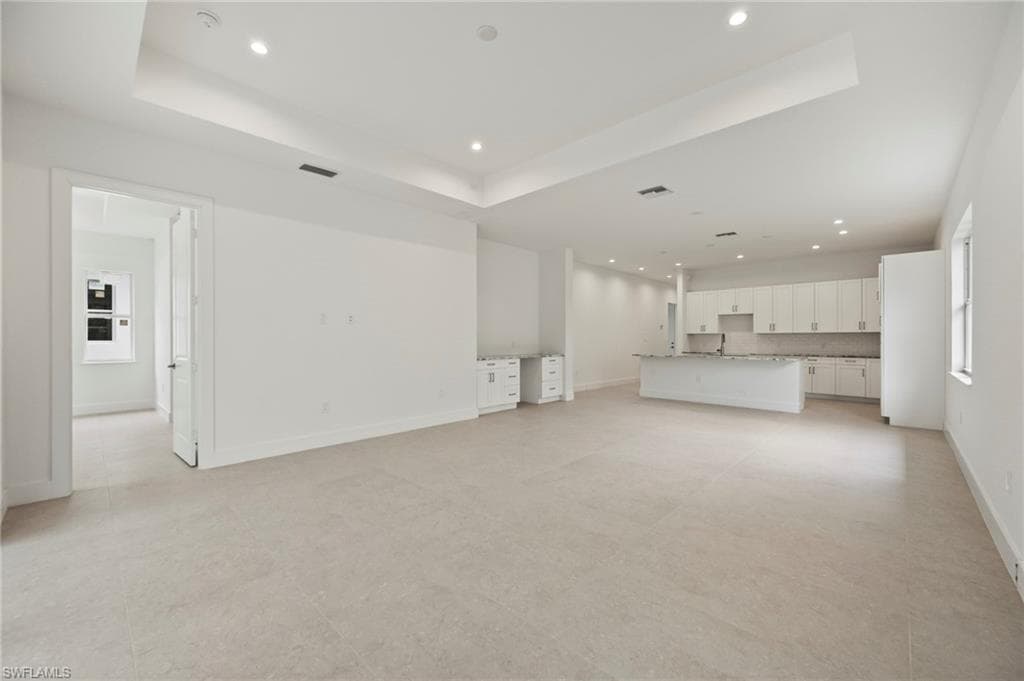 2548 Linda DR-9