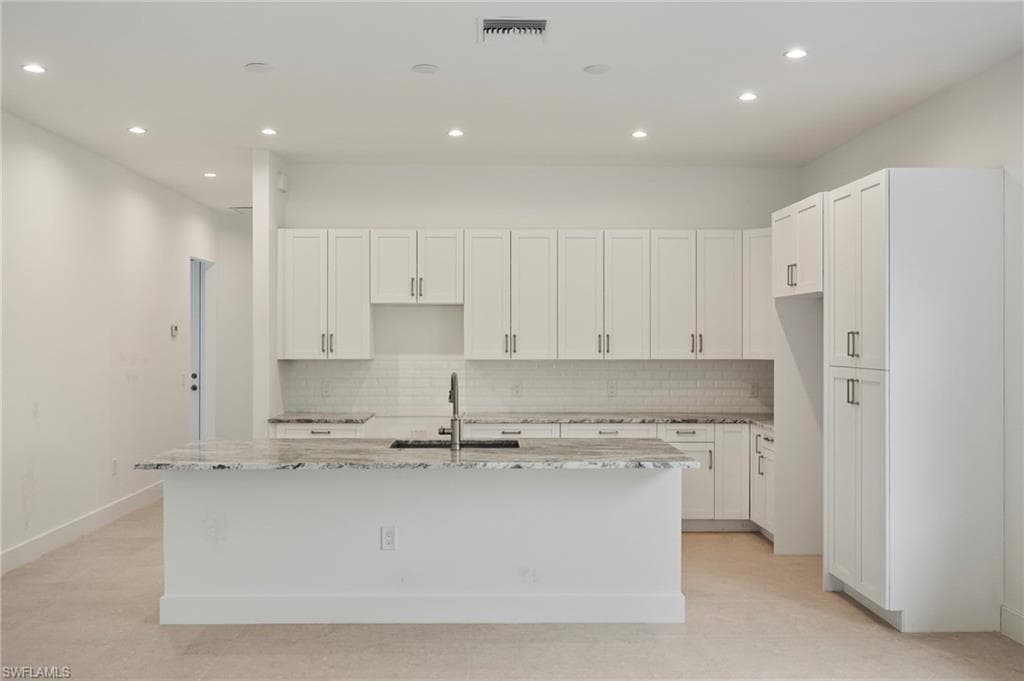 2548 Linda DR-4