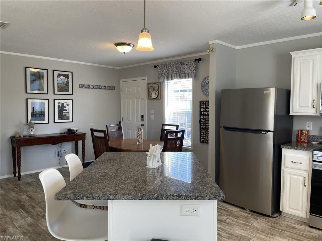 5520 Rainbow DR-6