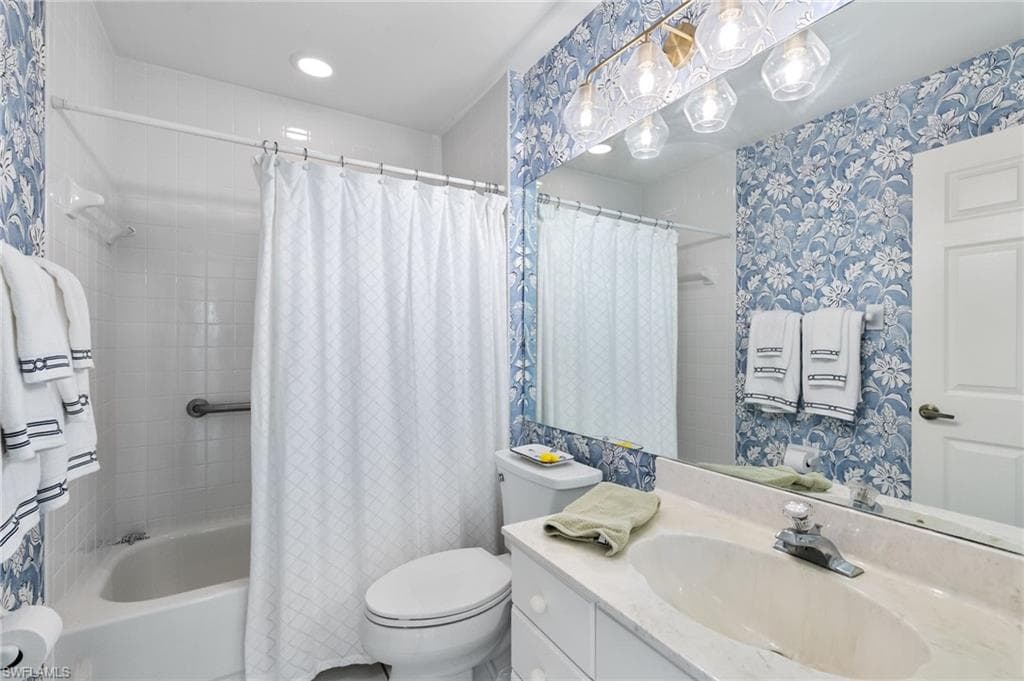 768 Wiggins Lake DR 202-16