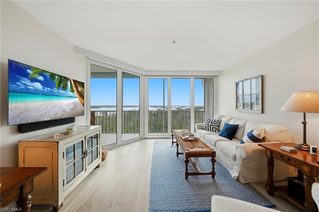 345 Mango ST 604-4