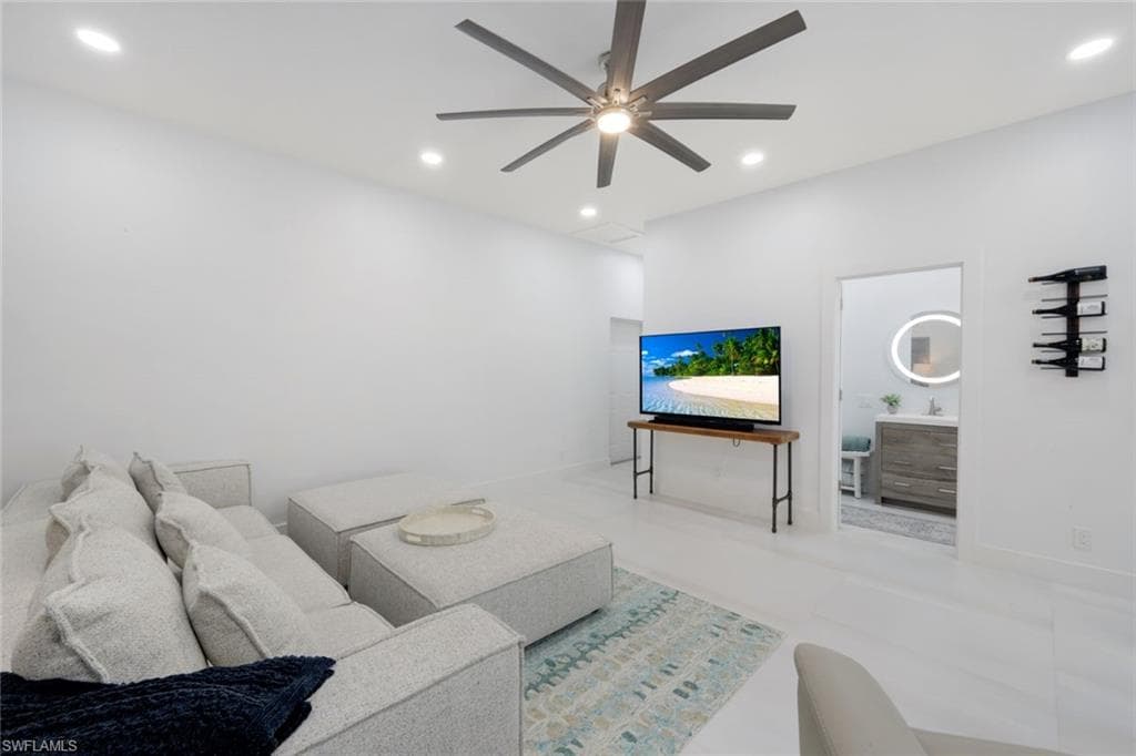 2943 Valencia WAY-30