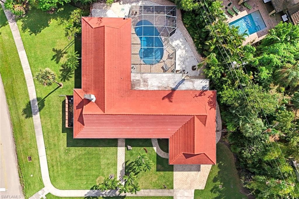 2943 Valencia WAY-44