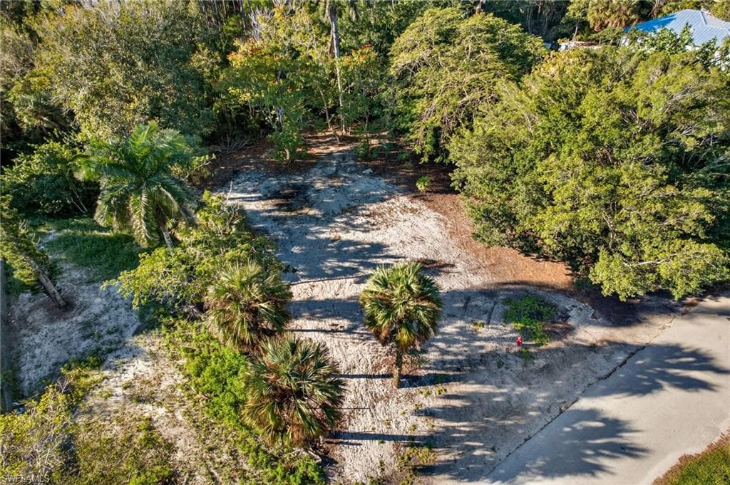 2596 Holly AVE-6