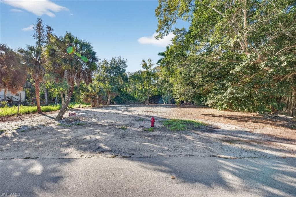 2596 Holly AVE-8