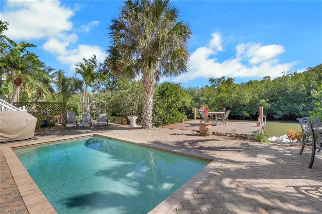 1292 Grand Canal DR-32