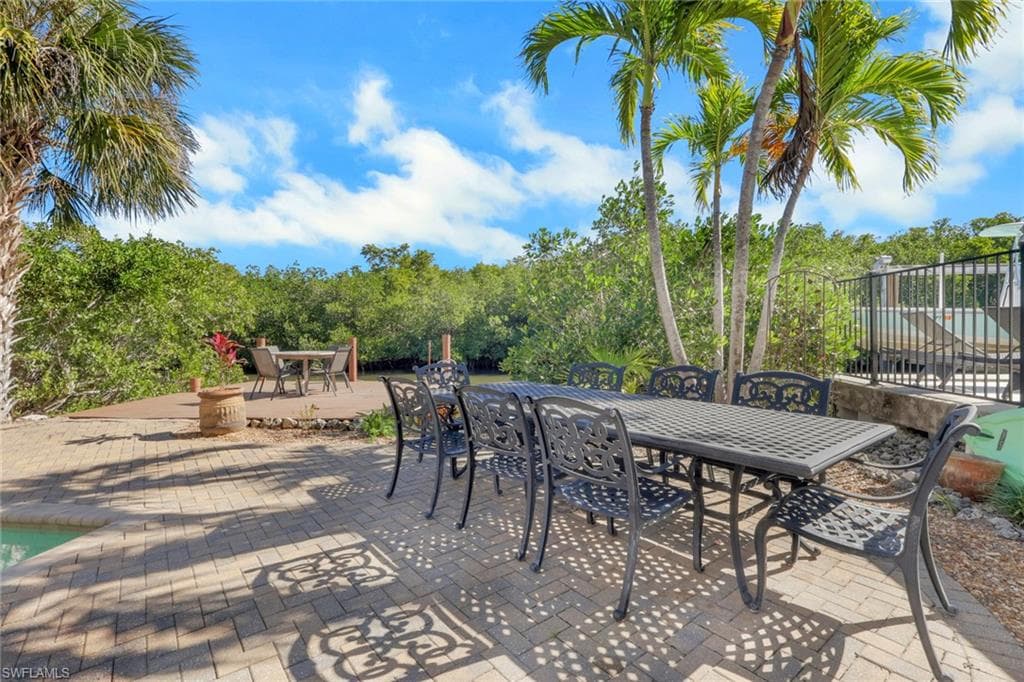 1292 Grand Canal DR-33