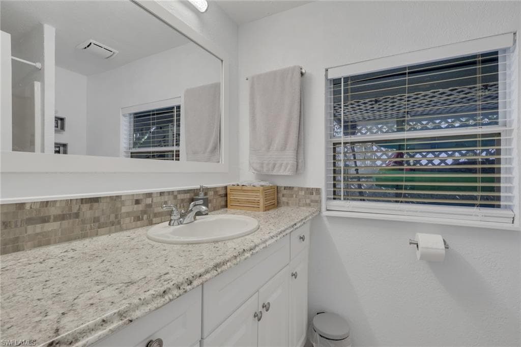 1292 Grand Canal DR-25