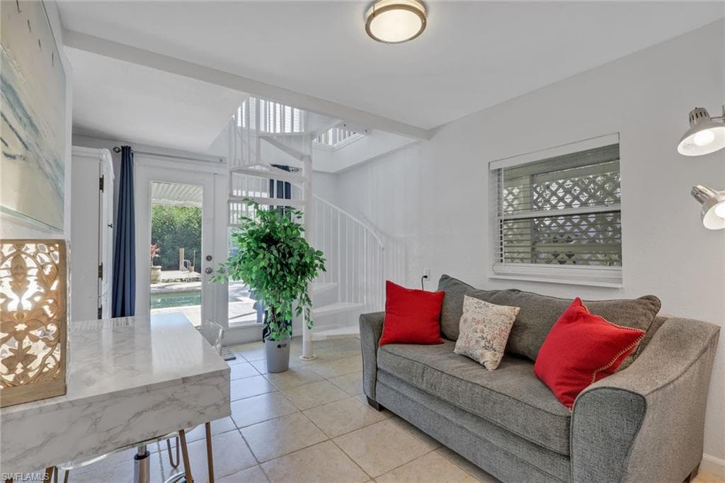 1292 Grand Canal DR-21