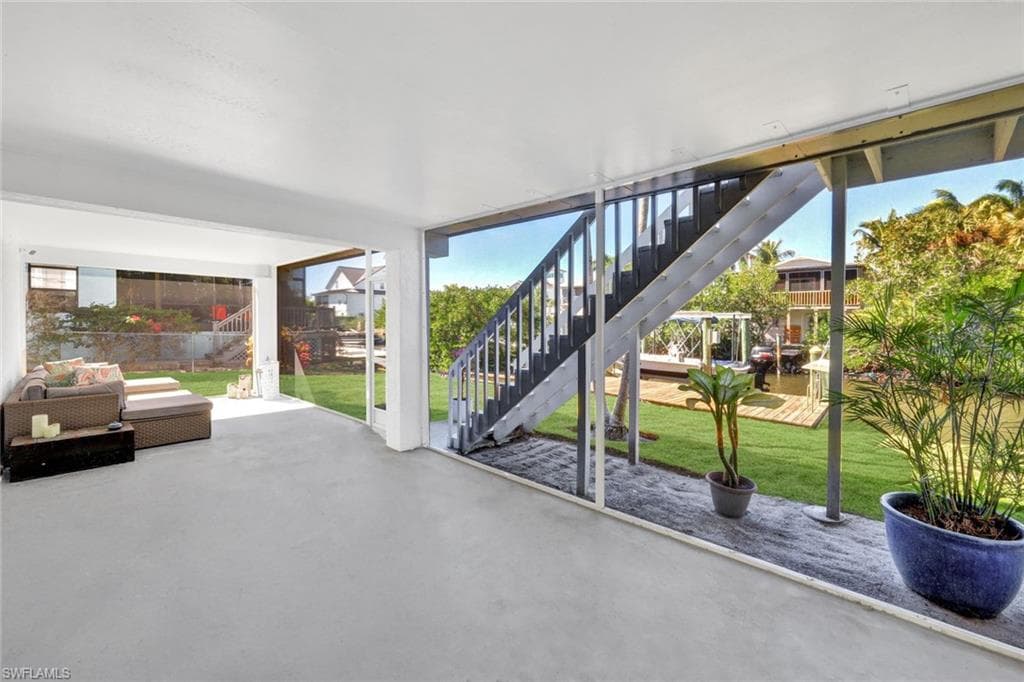 1285 Grand Canal DR-32