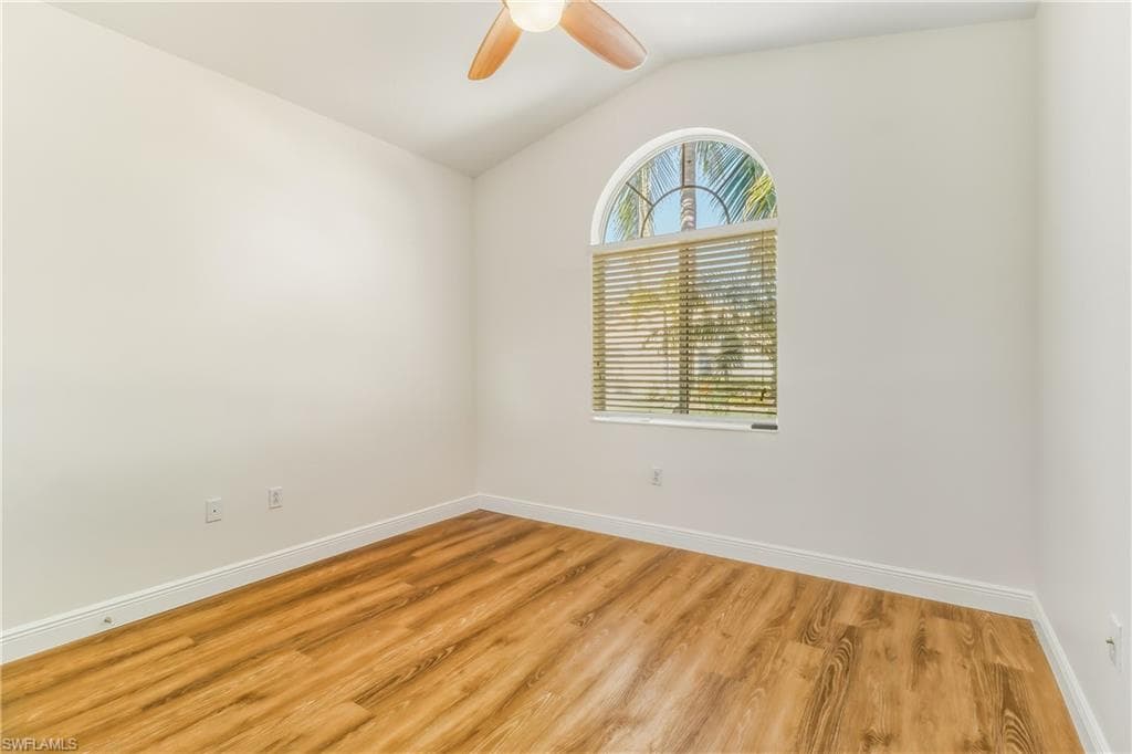 8622 Sumner AVE-34