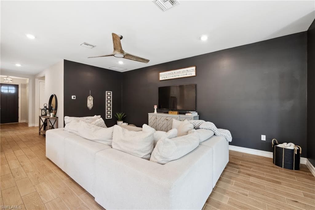 15361 Floresta LN-9